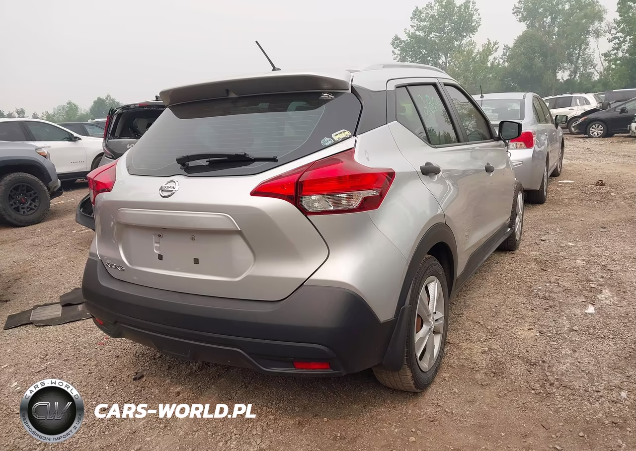 2018 Nissan Kicks S VIN:3N1CP5CU6JL542442 - 4