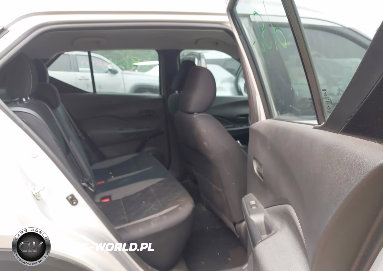 2018 Nissan Kicks S VIN:3N1CP5CU6JL542442 - 8