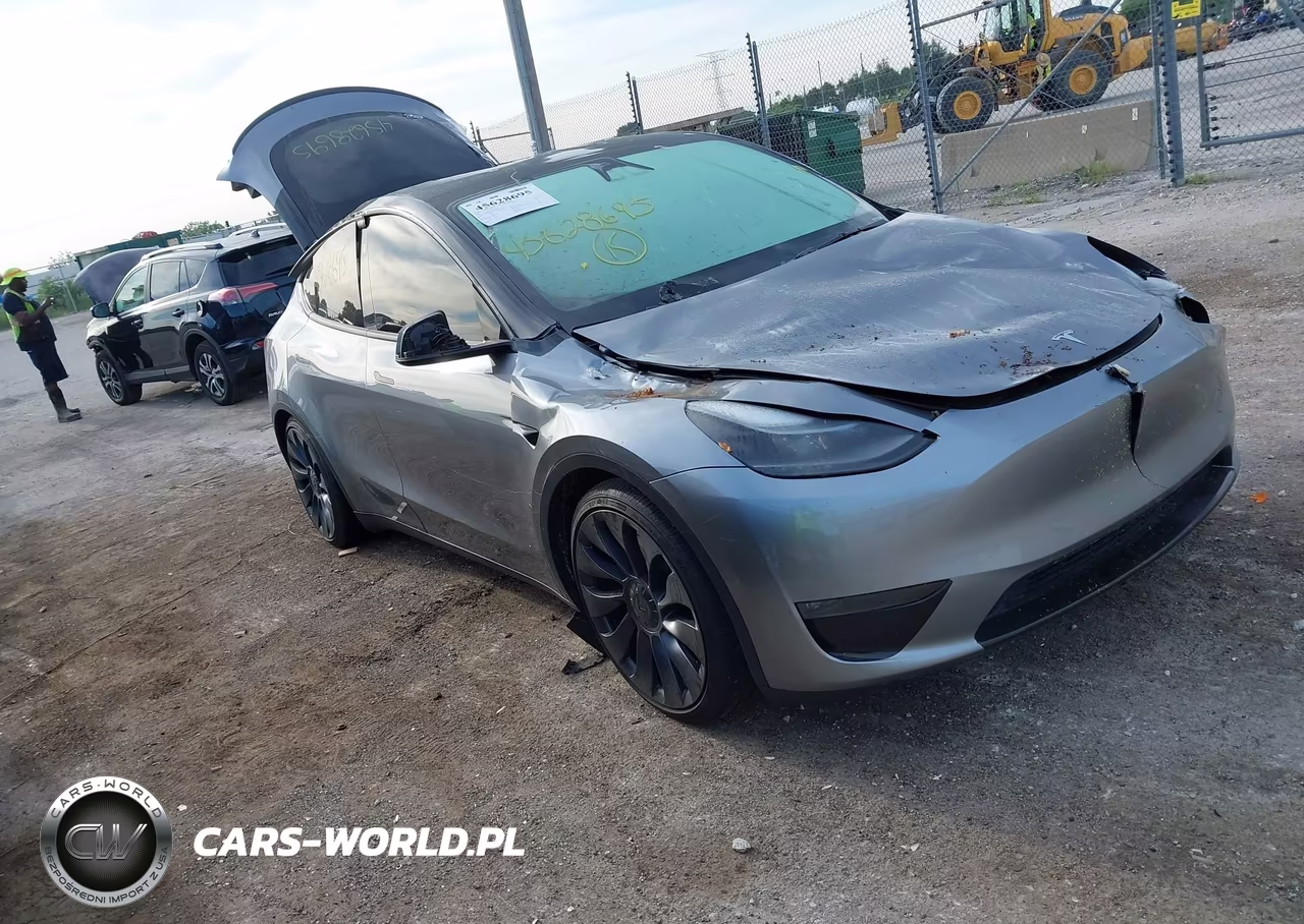 2024 Tesla Model Y Performance Dual Motor All-Wheel Drive – zdjęcie 1 z 15