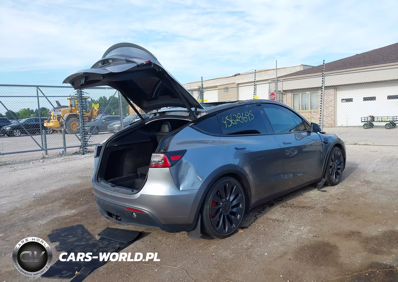 2024 Tesla Model Y Performance Dual Motor All-Wheel Drive VIN:7SAYGDEF5RA309948 - 4