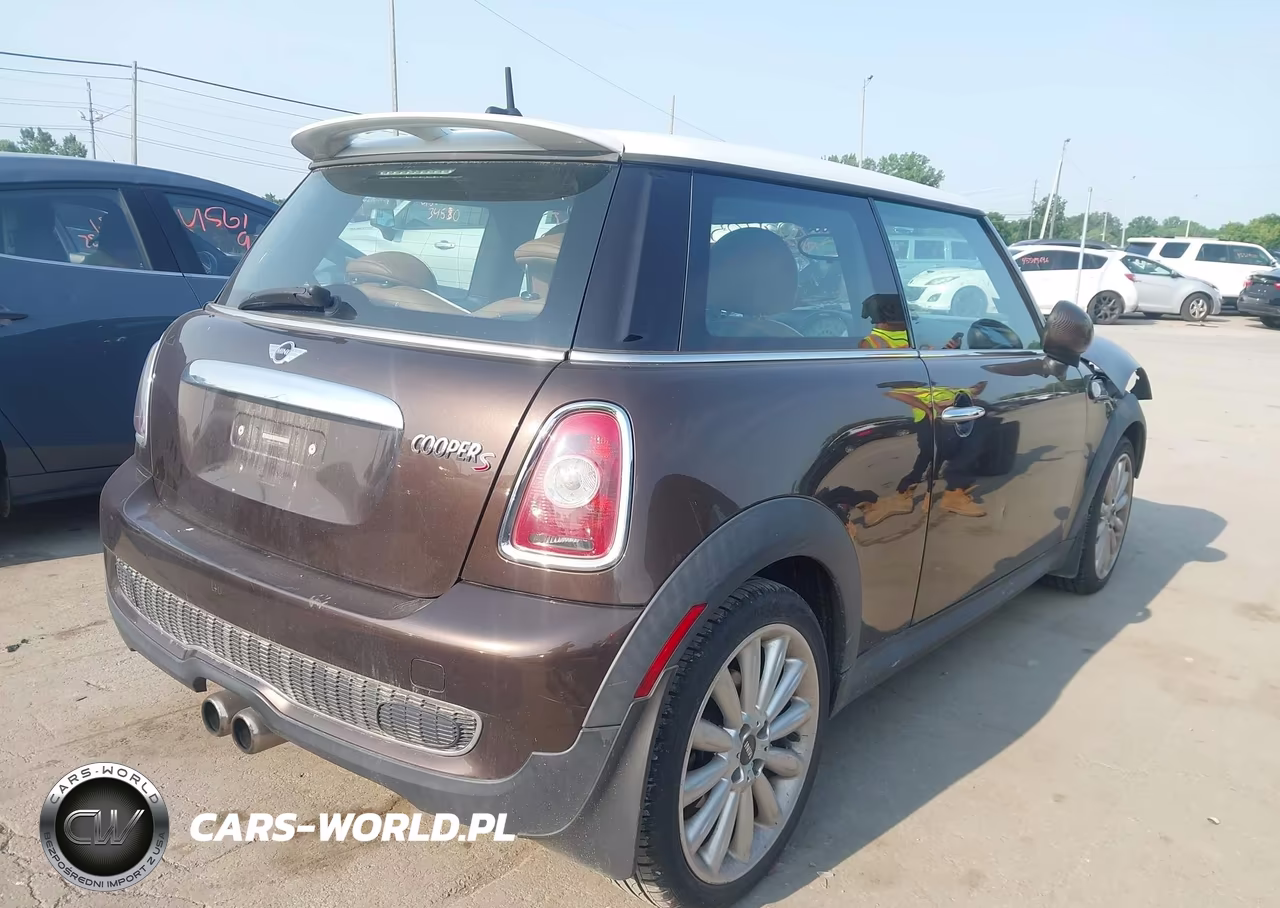 2010 Mini Cooper S VIN:WMWMF7C51ATZ69836 - 4