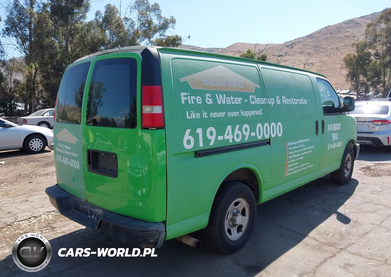 2008 Chevrolet Express Work Van VIN:1GCFG15X581157529 - 4