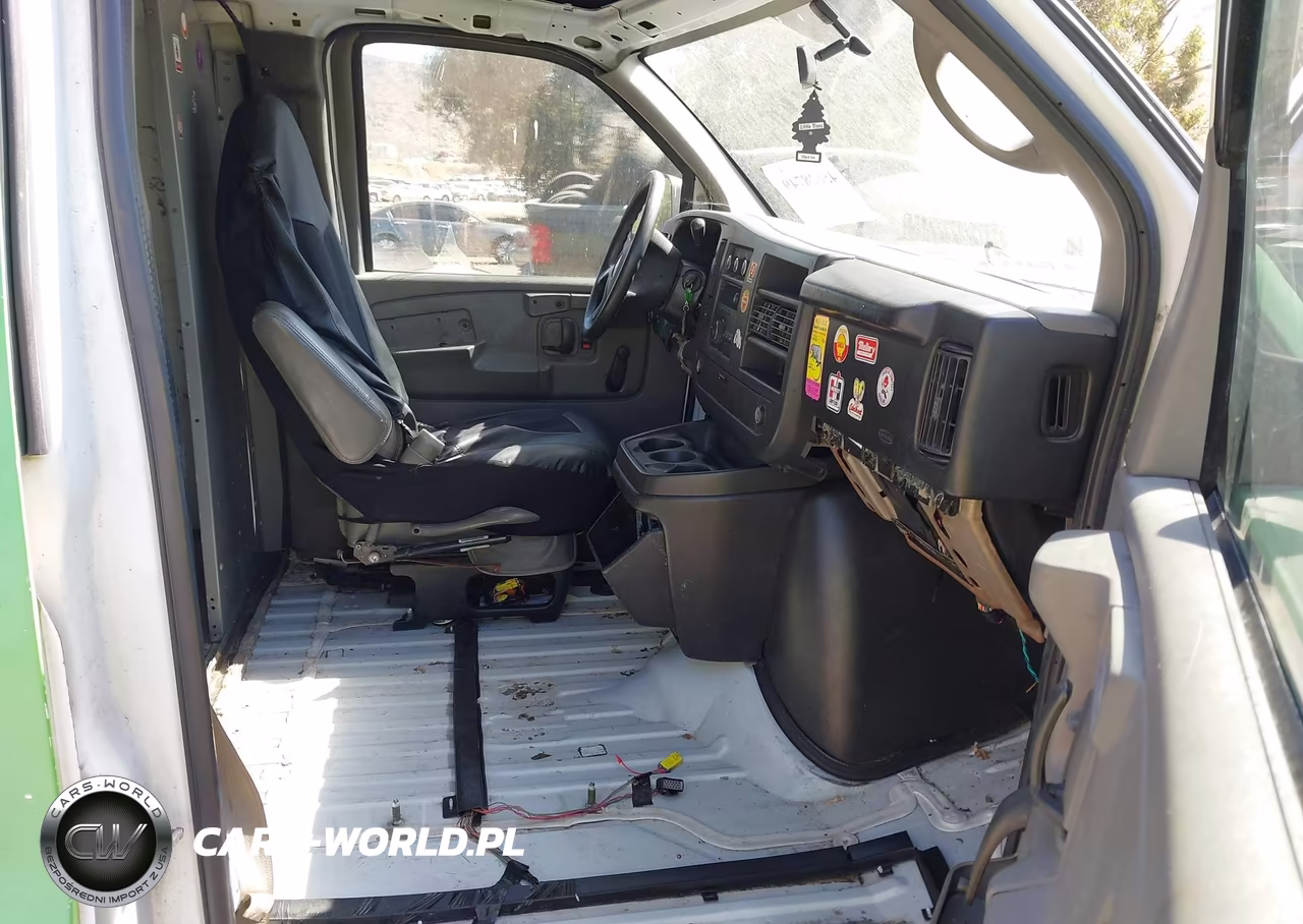2008 Chevrolet Express Work Van VIN:1GCFG15X581157529 - 5