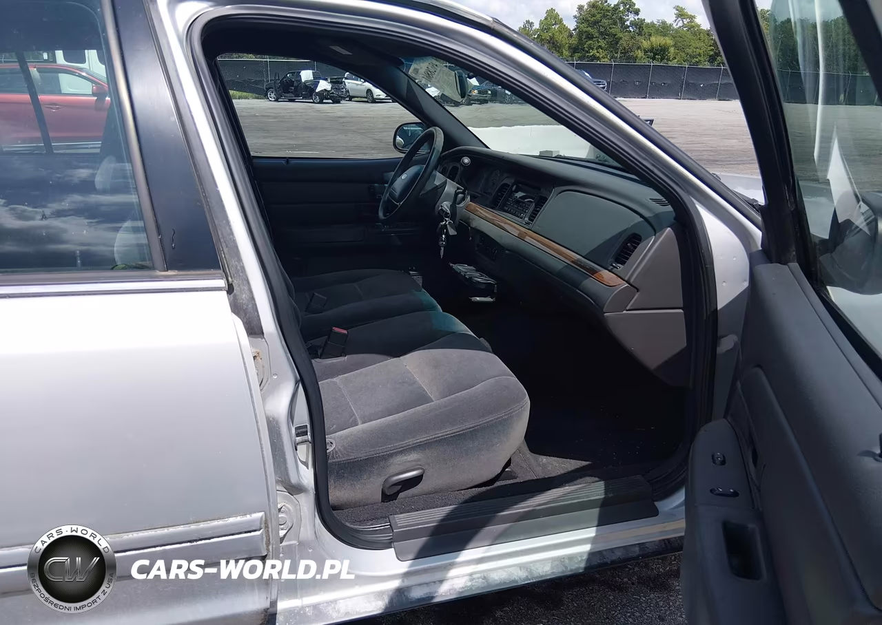 2003 Ford Crown Victoria Standard VIN:2FAFP73W83X110157 - 5