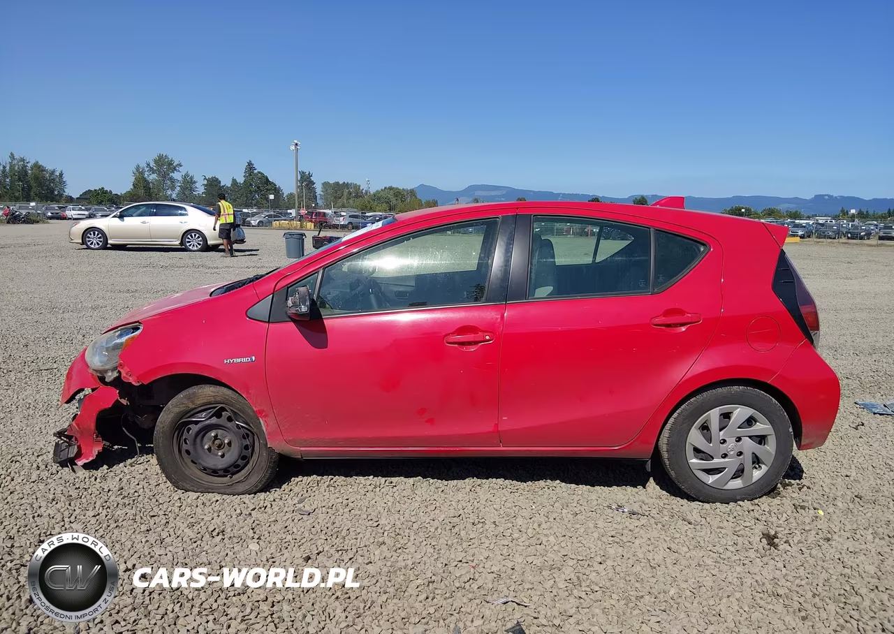 2015 Toyota Prius C One VIN:JTDKDTB37F1576662 - 15