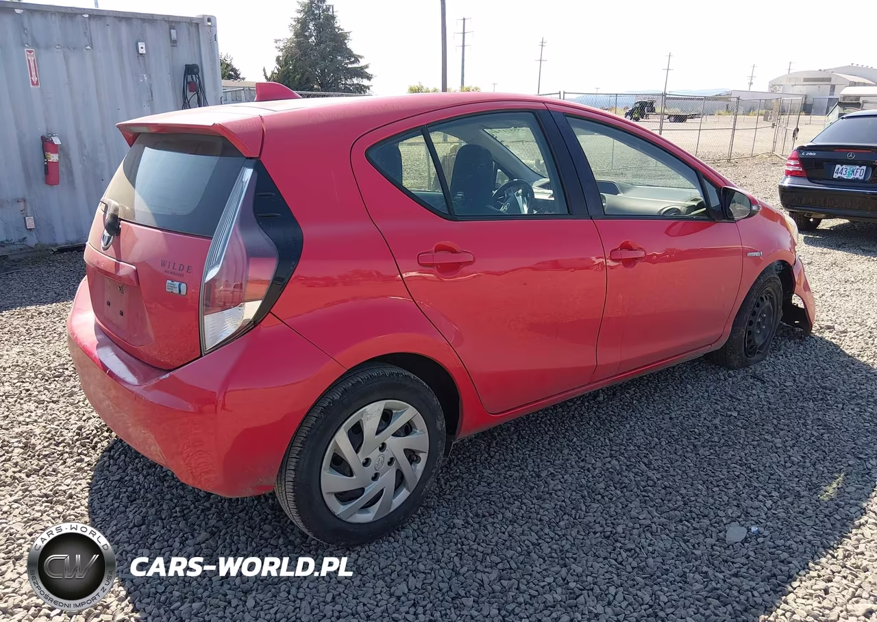2015 Toyota Prius C One VIN:JTDKDTB37F1576662 - 4