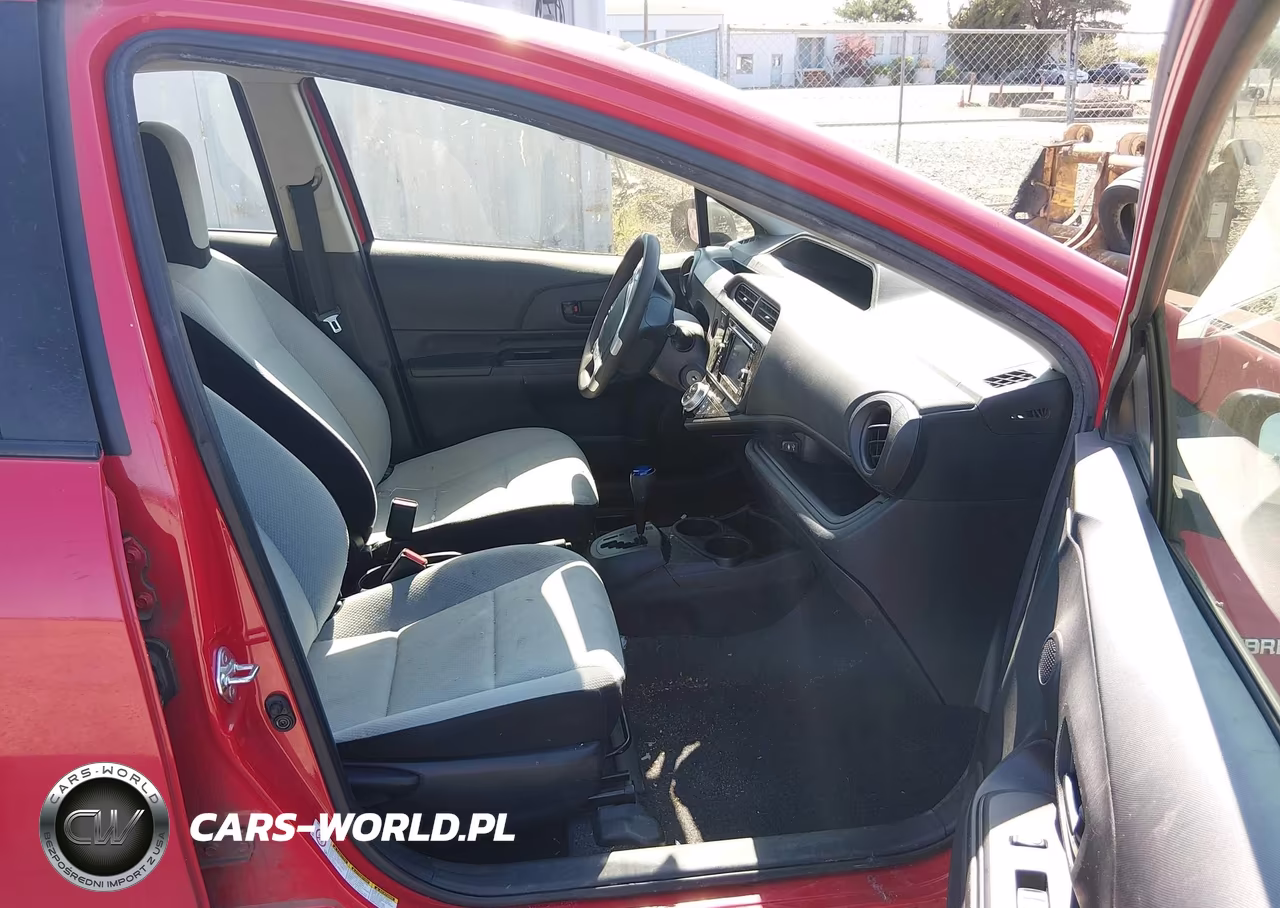 2015 Toyota Prius C One VIN:JTDKDTB37F1576662 - 5