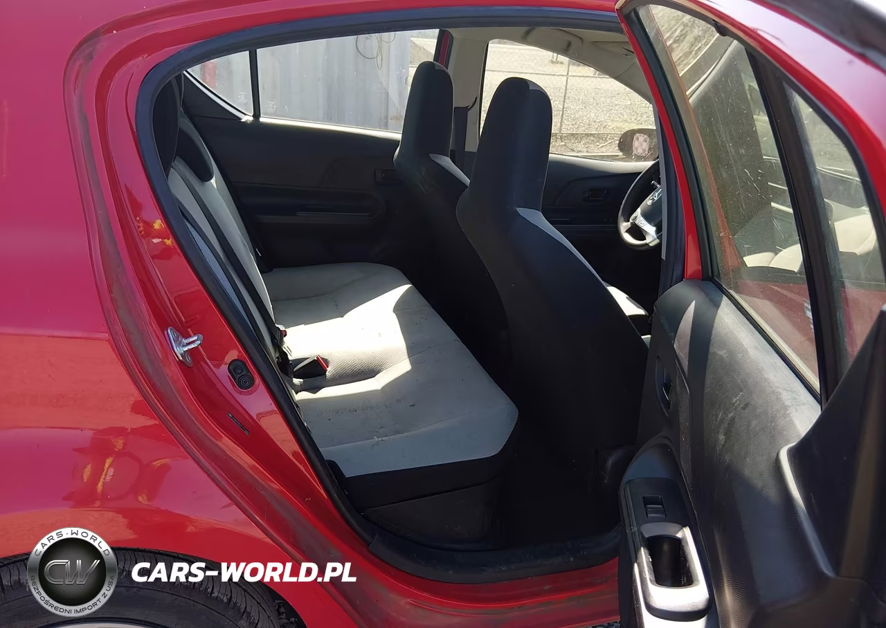 2015 Toyota Prius C One VIN:JTDKDTB37F1576662 - 8