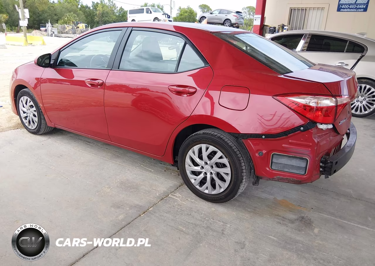 2017 Toyota Corolla Le VIN:2T1BURHE3HC815649 - 3