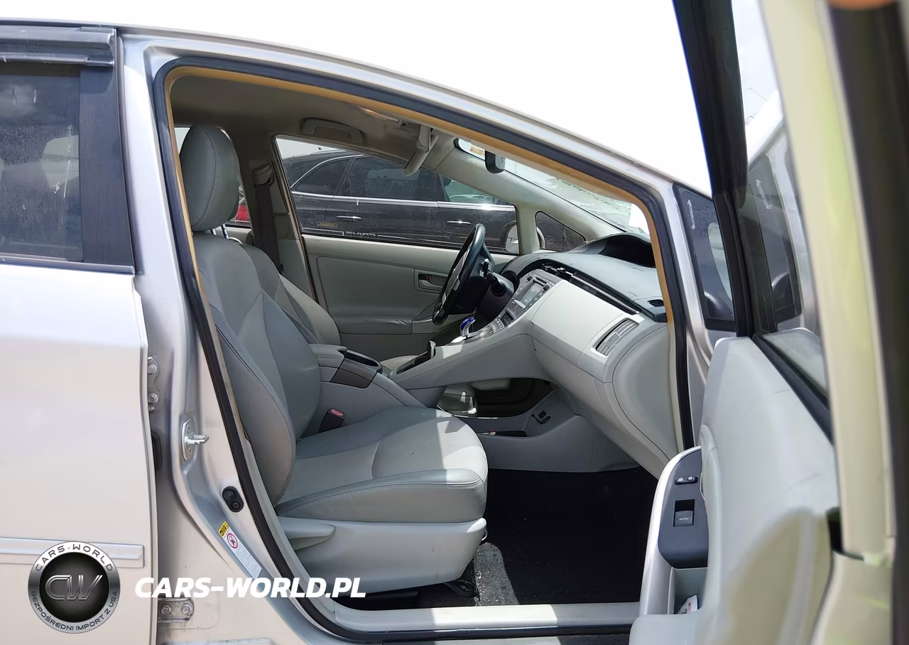 2014 Toyota Prius Four VIN:JTDKN3DU1E1764448 - 5