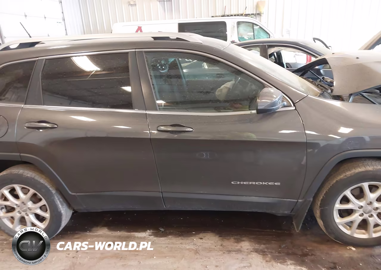2015 Jeep Cherokee Latitude VIN:1C4PJMCS0FW550983 - 13