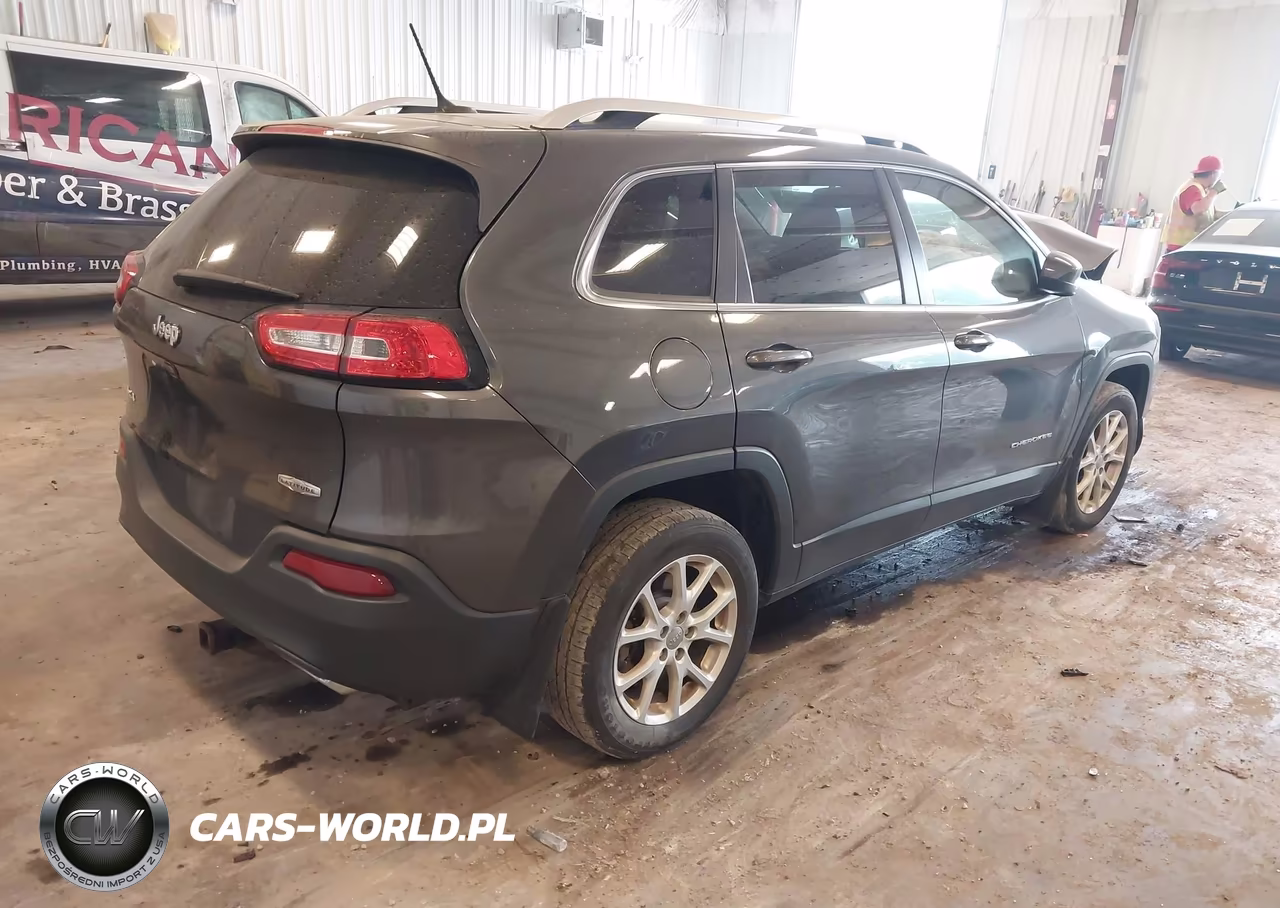 2015 Jeep Cherokee Latitude VIN:1C4PJMCS0FW550983 - 4