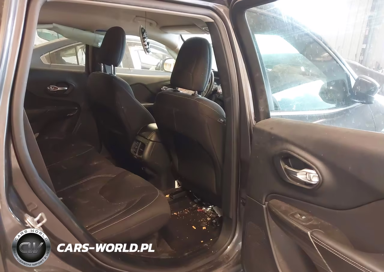 2015 Jeep Cherokee Latitude VIN:1C4PJMCS0FW550983 - 8