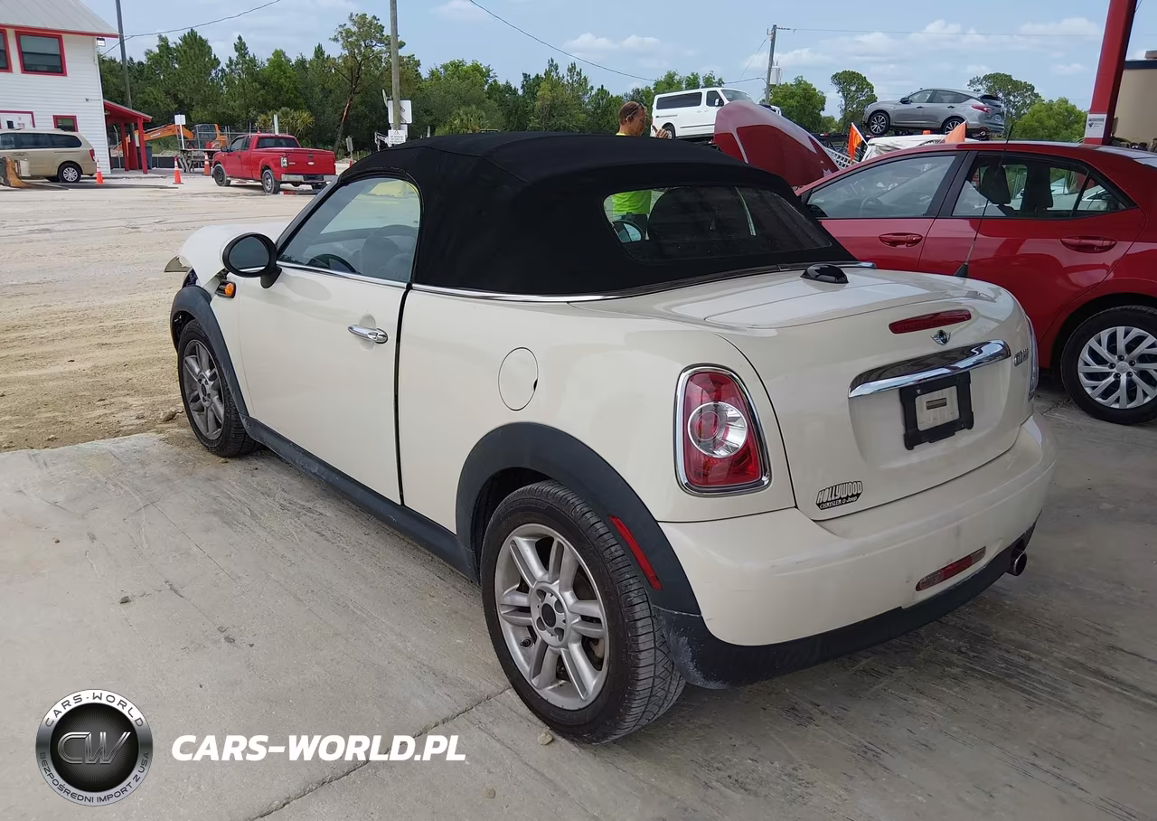 2015 Mini Roadster Cooper VIN:WMWSY1C57FT626065 - 3