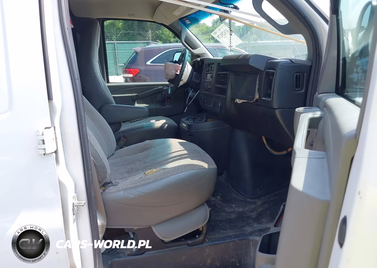 2017 Chevrolet Express 3500 Work Van VIN:1GCZGHFF5H1113123 - 5