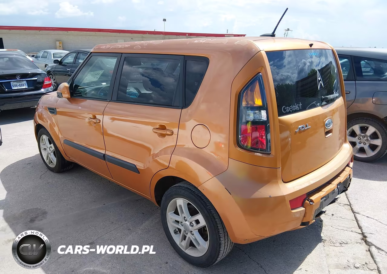 2011 Kia Soul + VIN:KNDJT2A2XB7299160 - 3