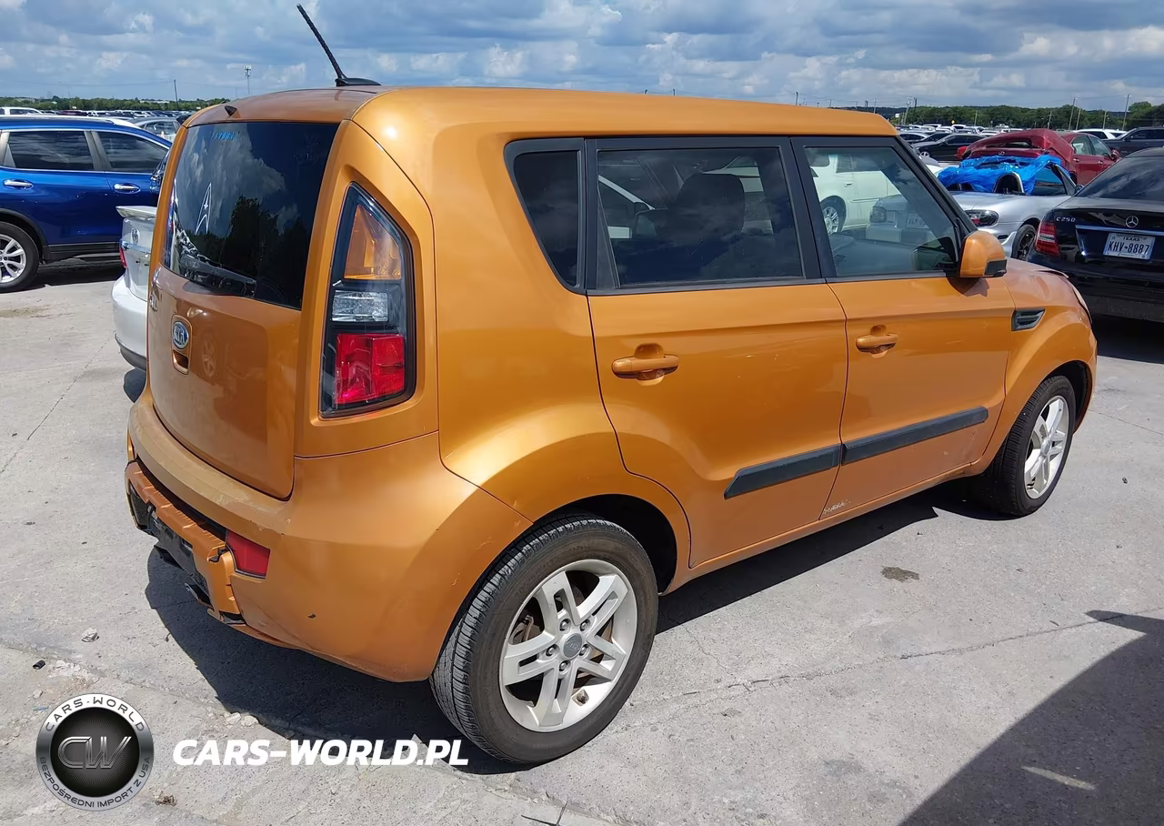 2011 Kia Soul + VIN:KNDJT2A2XB7299160 - 4