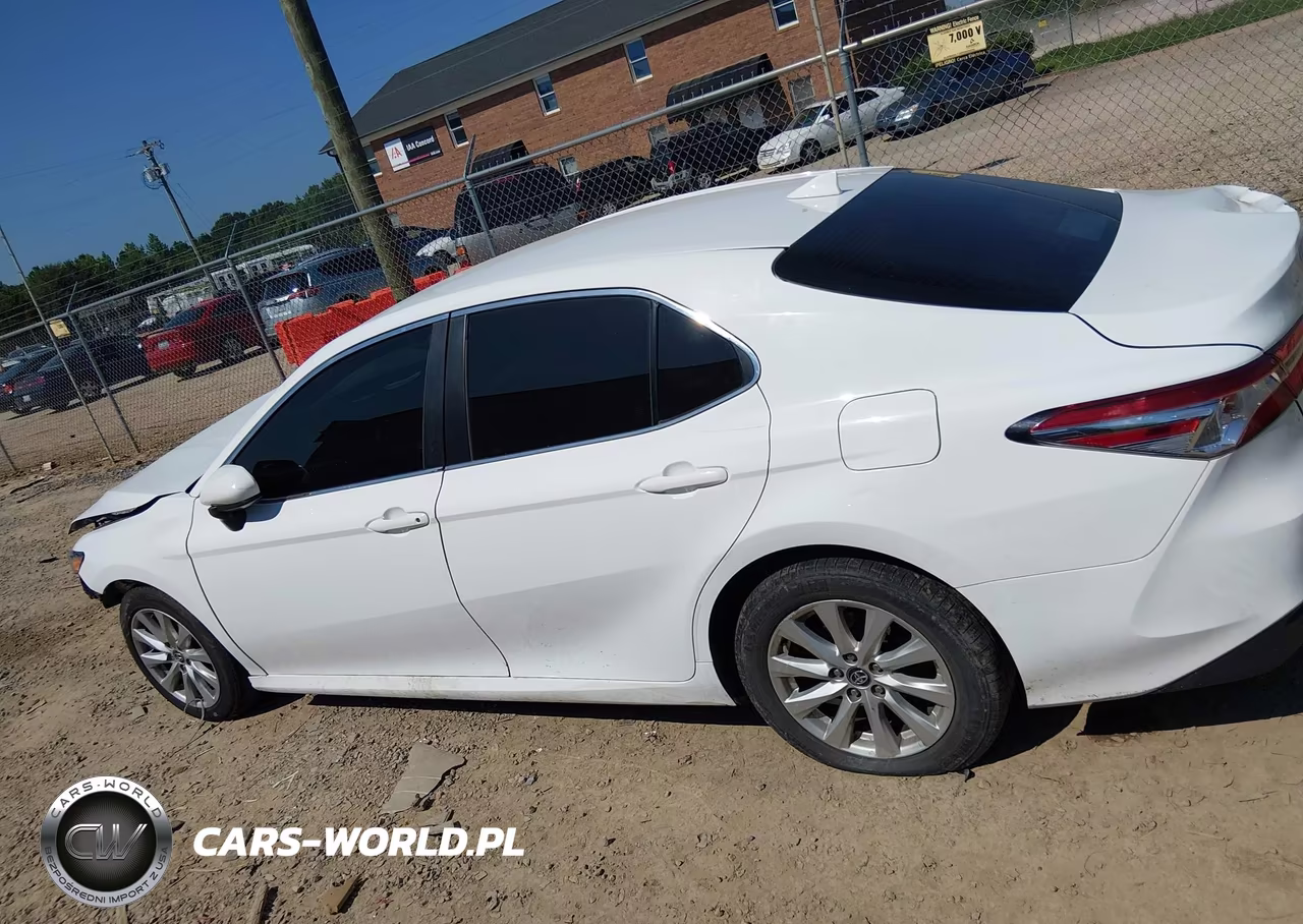 2020 Toyota Camry Le VIN:4T1C11AK5LU933529 - 15