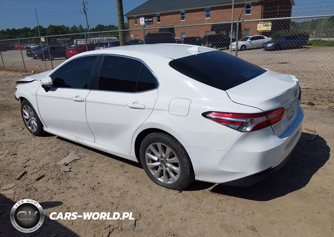 2020 Toyota Camry Le VIN:4T1C11AK5LU933529 - 3