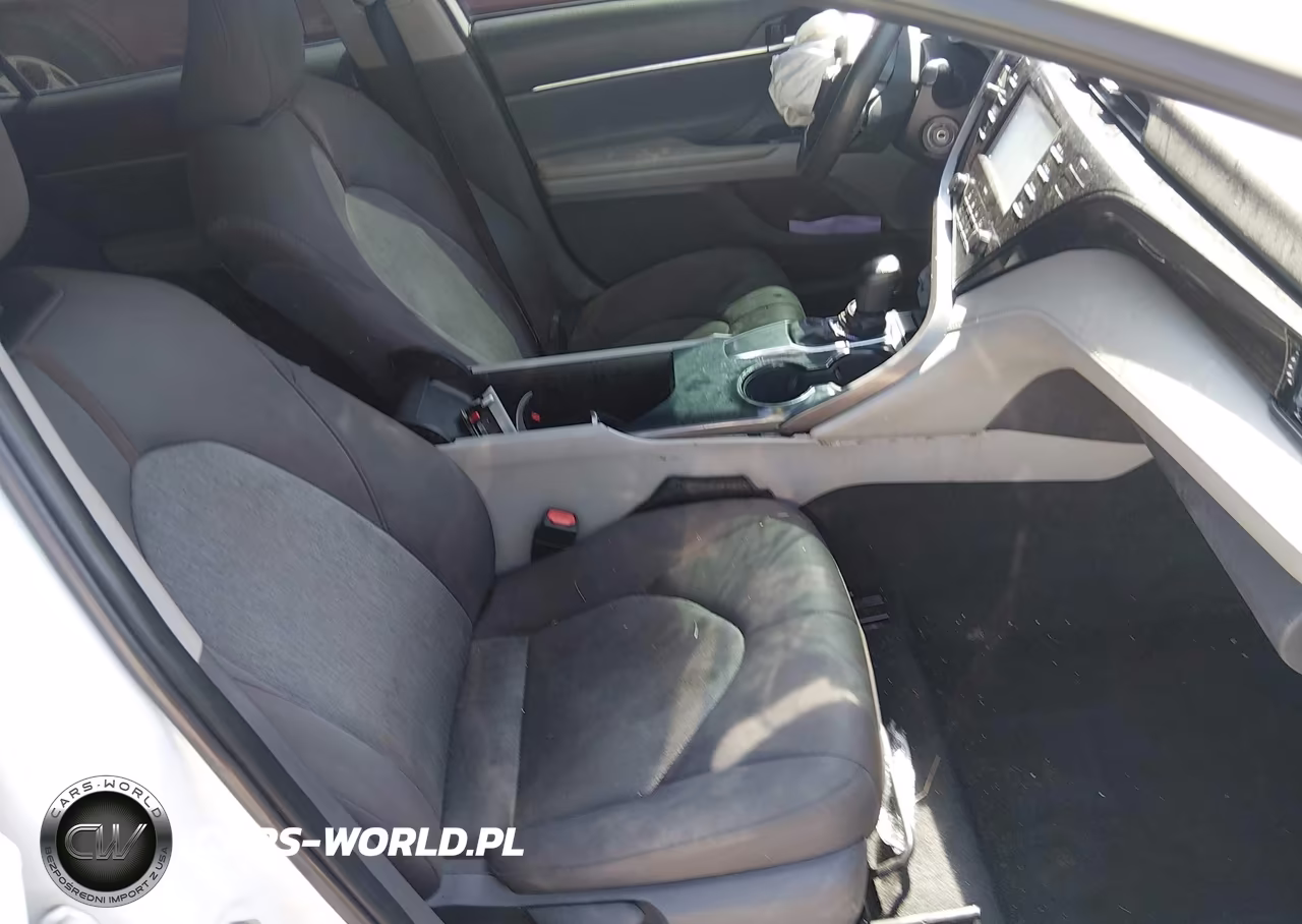 2020 Toyota Camry Le VIN:4T1C11AK5LU933529 - 5