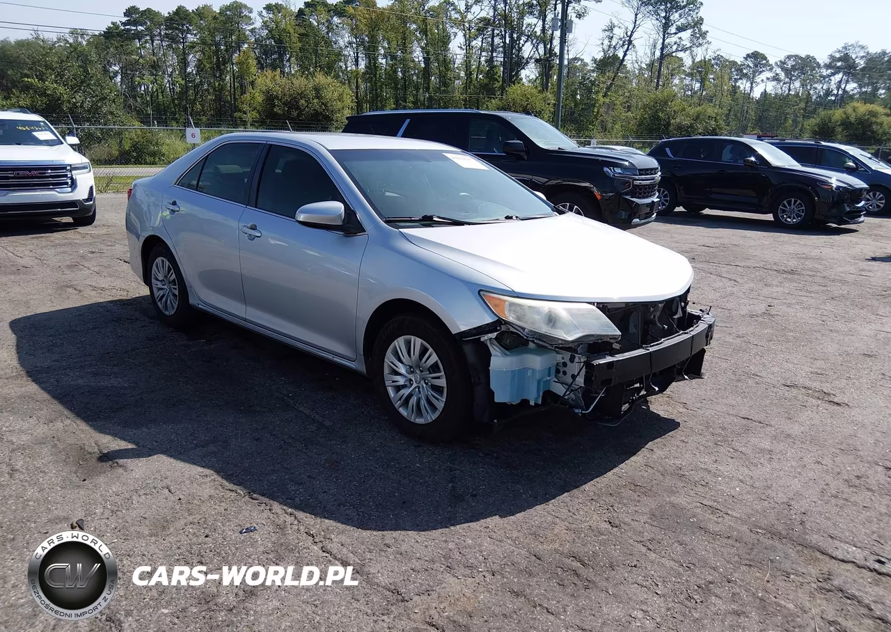 2014 Toyota Camry Le – zdjęcie 1 z 16
