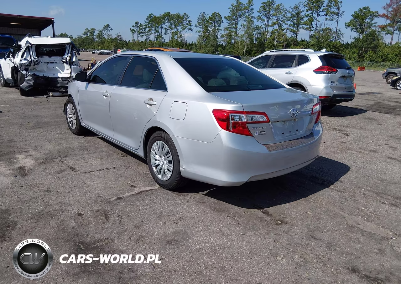 2014 Toyota Camry Le VIN:4T1BF1FK3EU385037 - 3