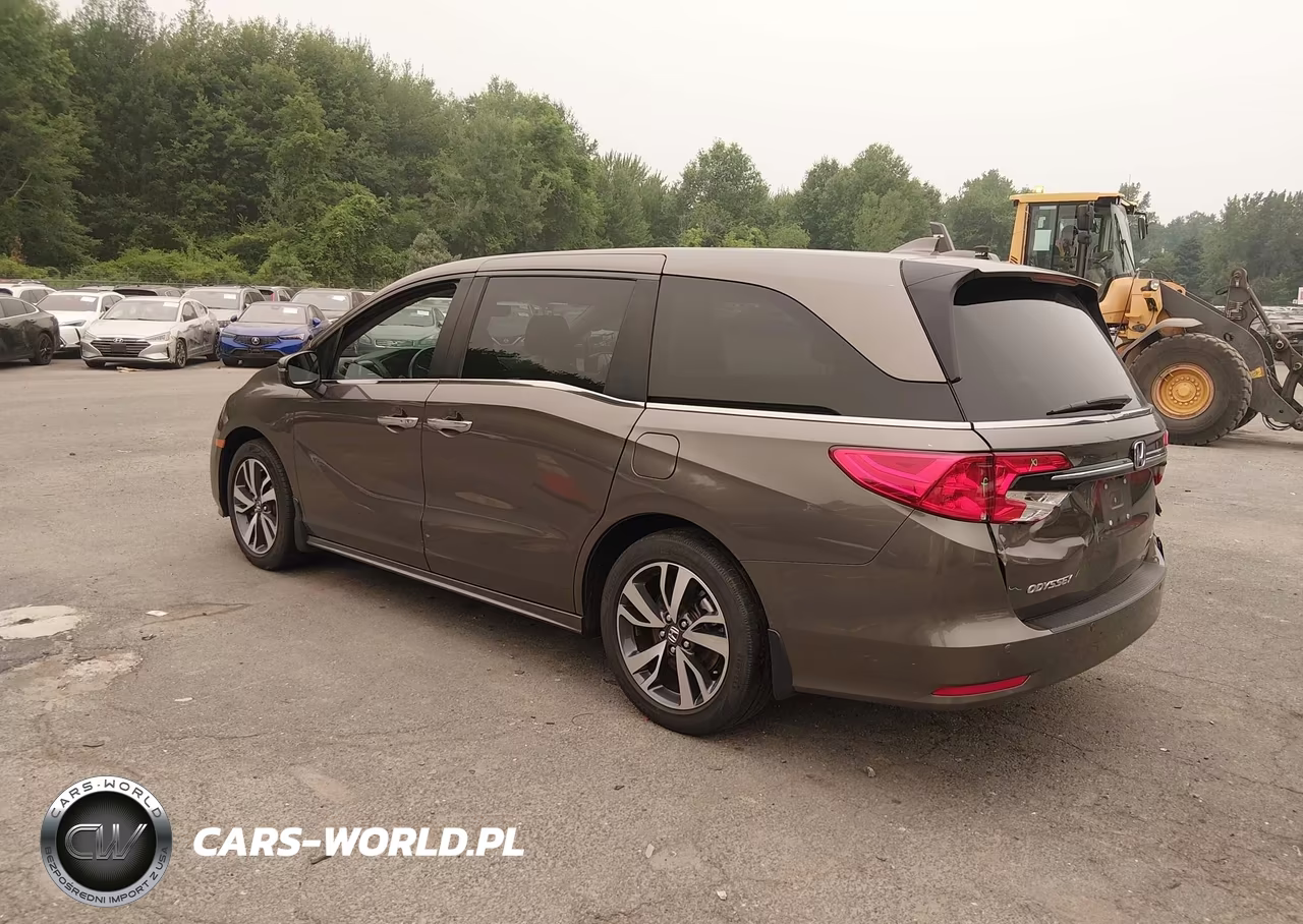 2021 Honda Odyssey Touring VIN:5FNRL6H83MB038826 - 3