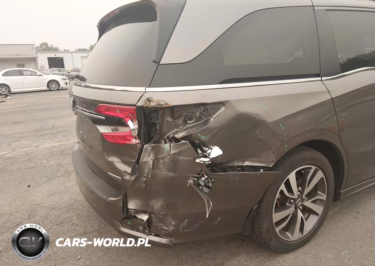2021 Honda Odyssey Touring VIN:5FNRL6H83MB038826 - 6