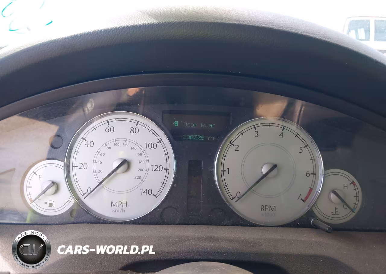 2005 Chrysler 300 Touring VIN:2C3JA53G35H625989 - 7