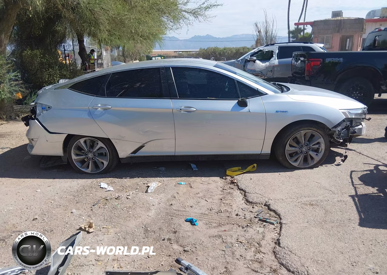 2018 Honda Clarity Plug-In Hybrid Touring VIN:JHMZC5F38JC005507 - 13