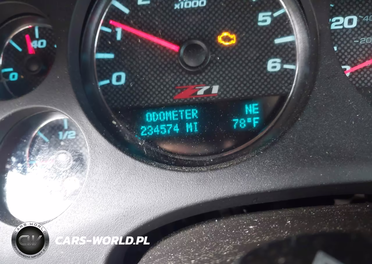 2013 Chevrolet Tahoe Lt VIN:1GNSCBE03DR325738 - 15