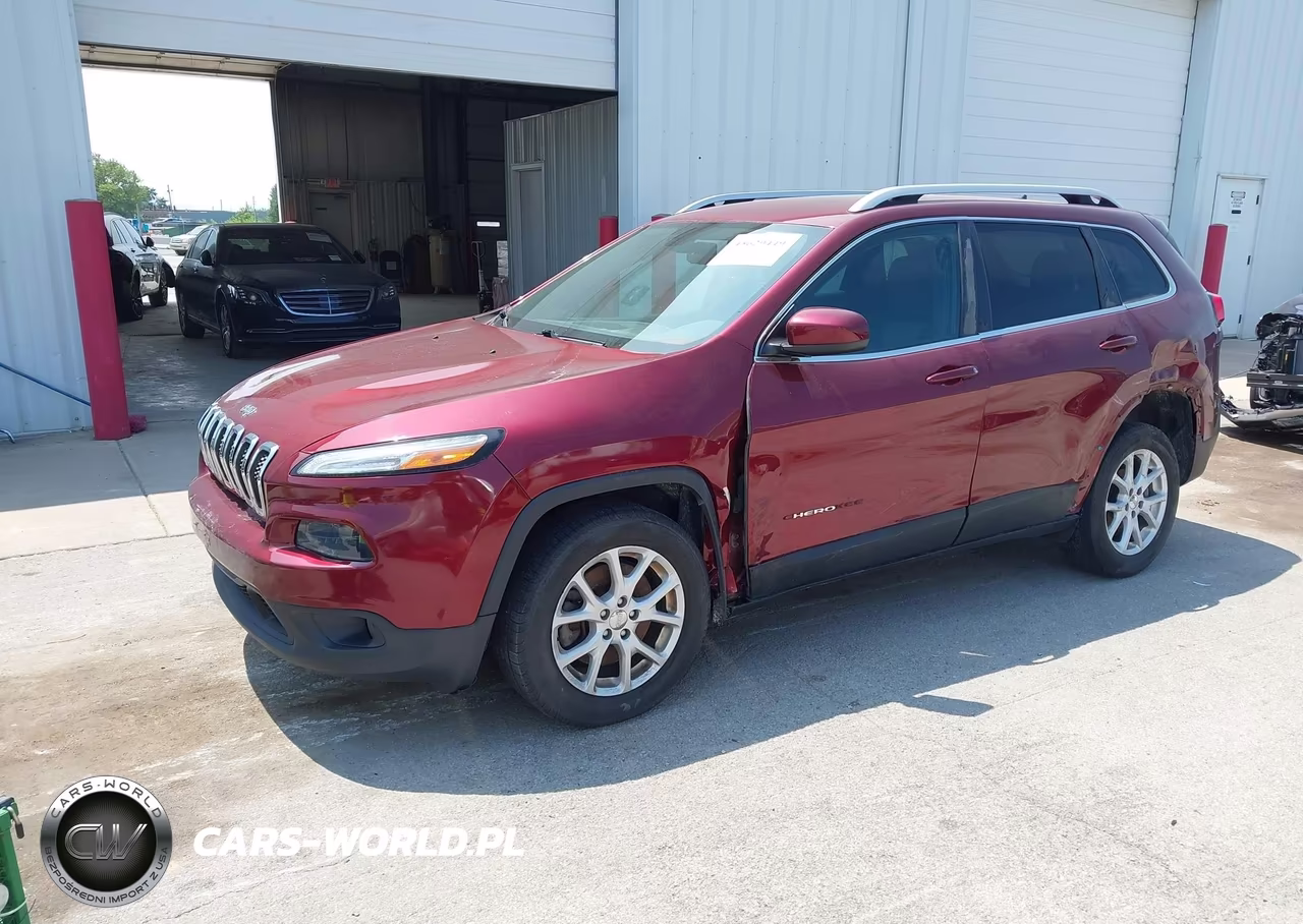 2018 Jeep Cherokee Latitude Fwd VIN:1C4PJLCB0JD616141 - 2