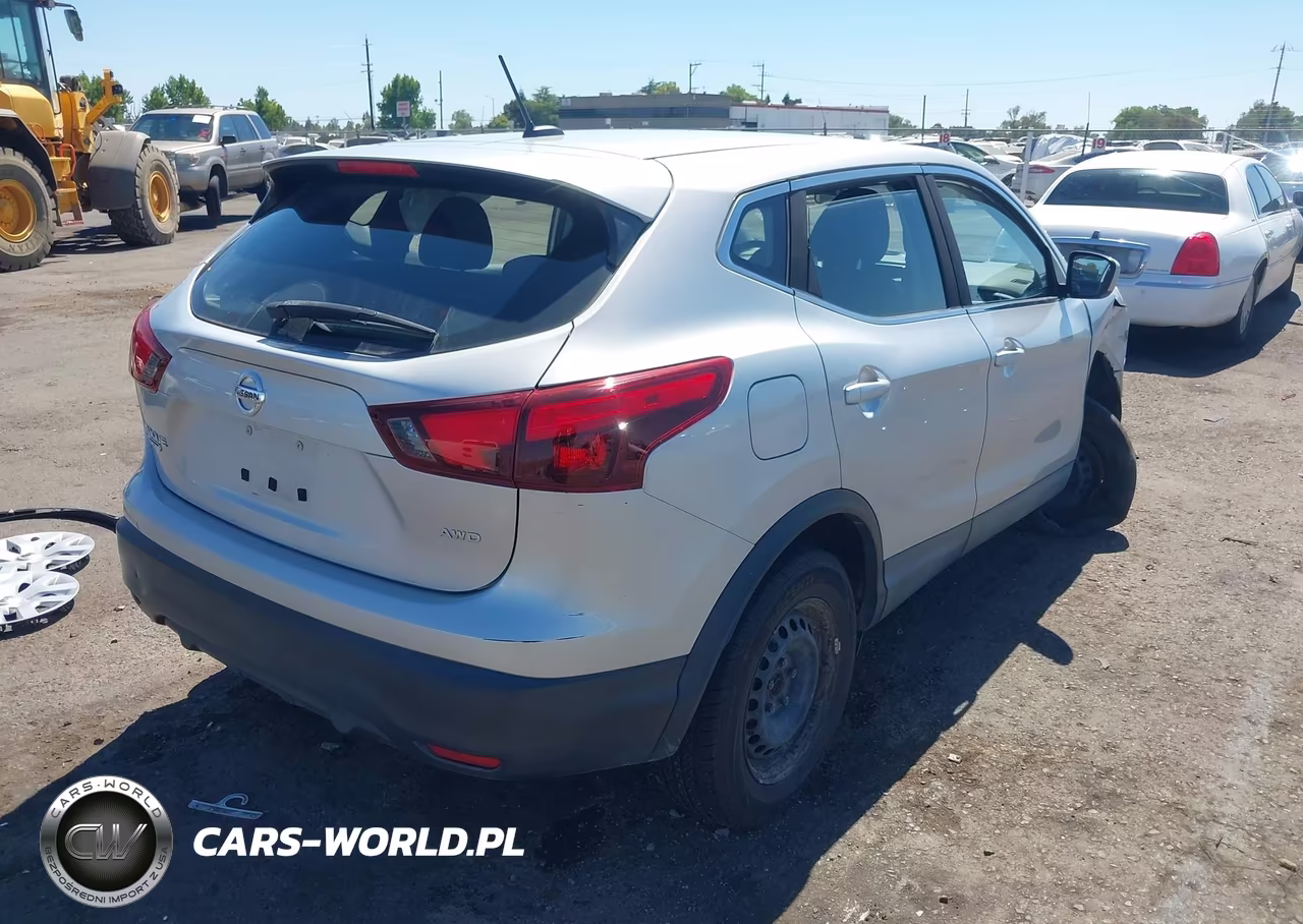 2018 Nissan Rogue Sport S VIN:JN1BJ1CR2JW281080 - 4