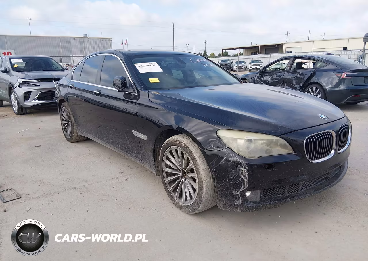 2012 BMW 740I