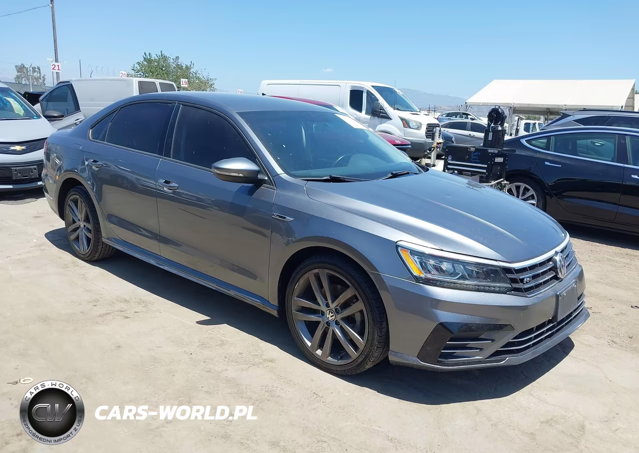 2018 Volkswagen Passat 2.0T R-Line-2.0T S