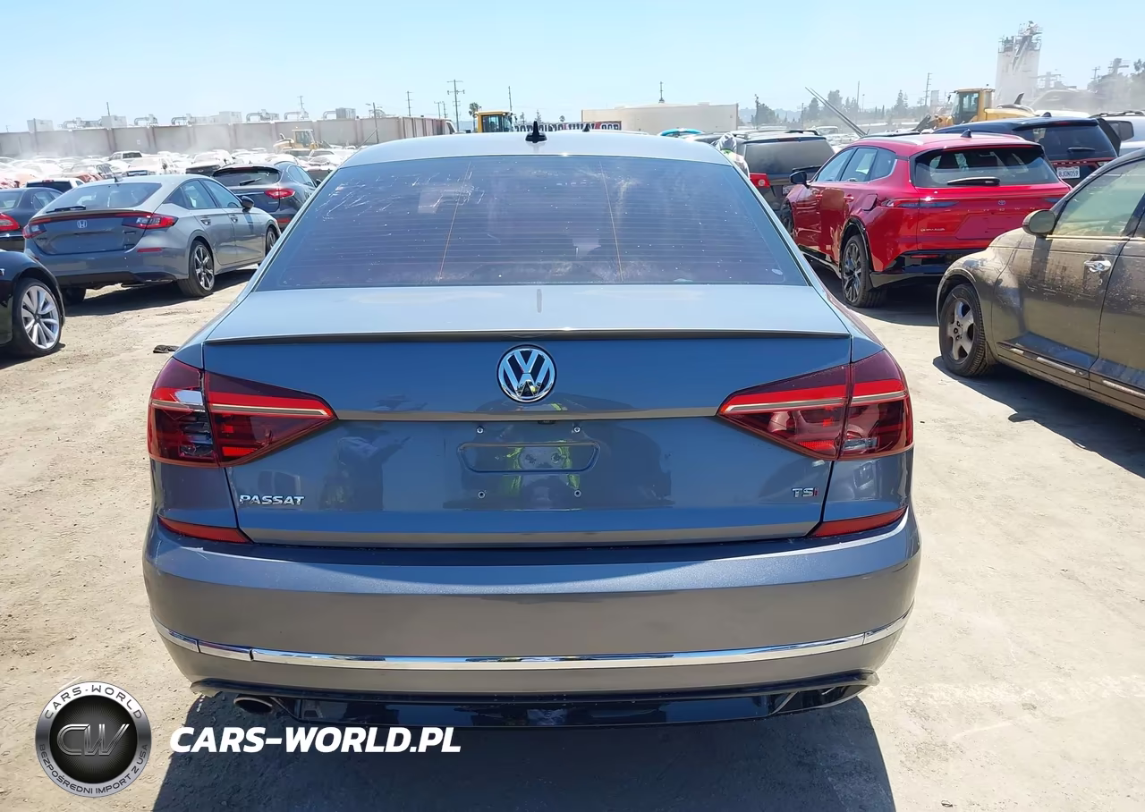 2018 Volkswagen Passat 2.0T R-Line-2.0T S VIN:1VWAA7A34JC010725 - 16