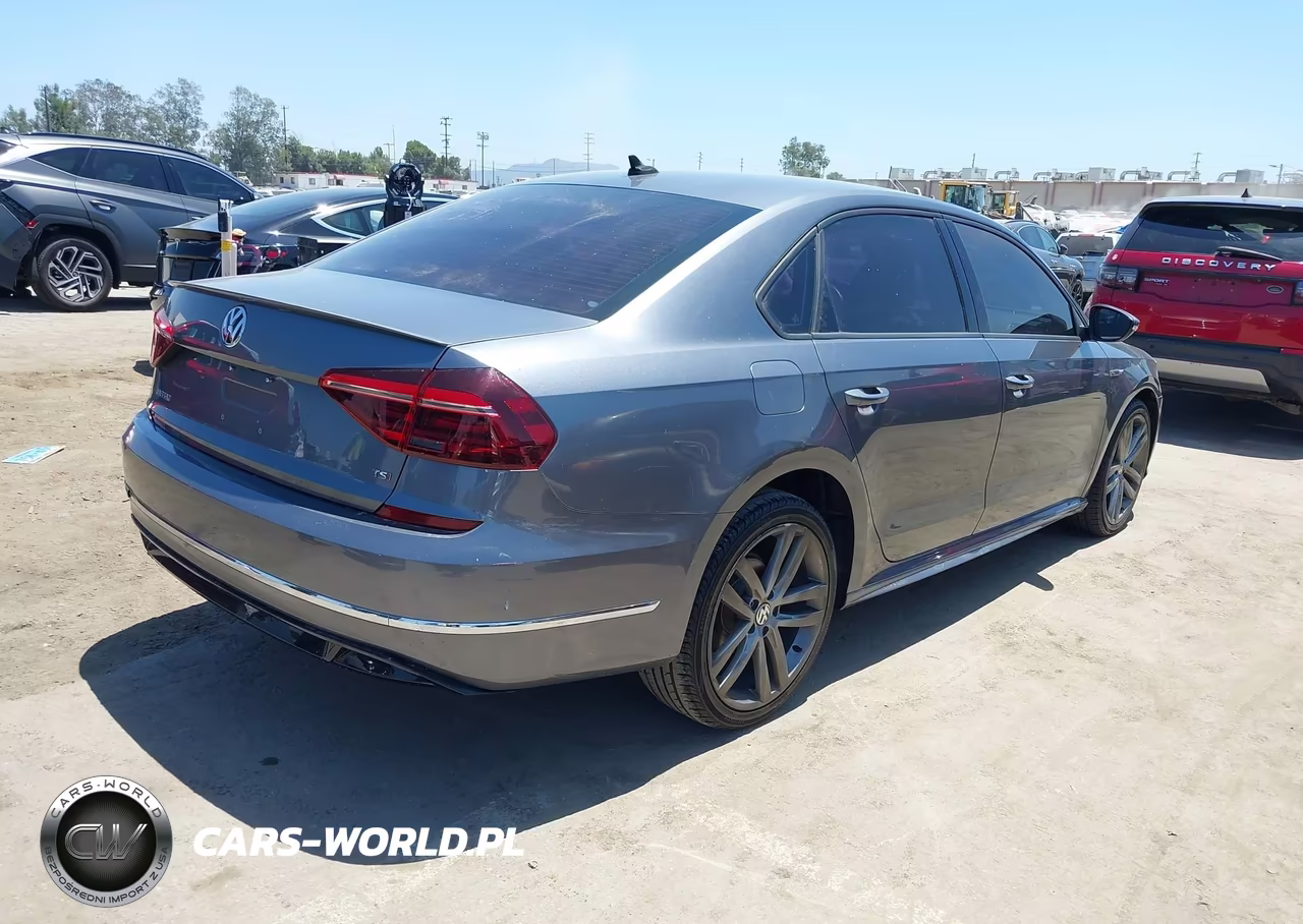 2018 Volkswagen Passat 2.0T R-Line-2.0T S VIN:1VWAA7A34JC010725 - 4