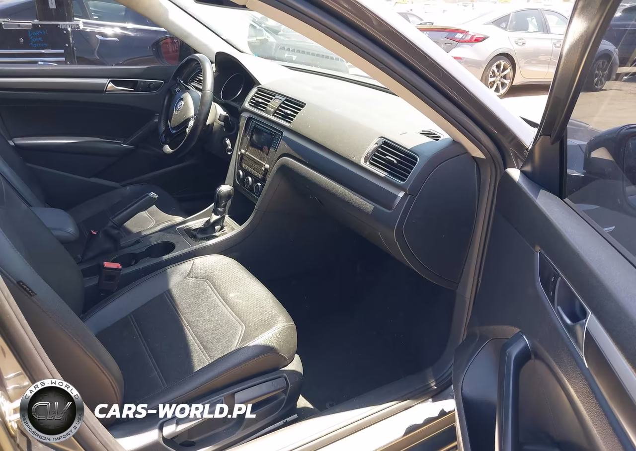 2018 Volkswagen Passat 2.0T R-Line-2.0T S VIN:1VWAA7A34JC010725 - 5