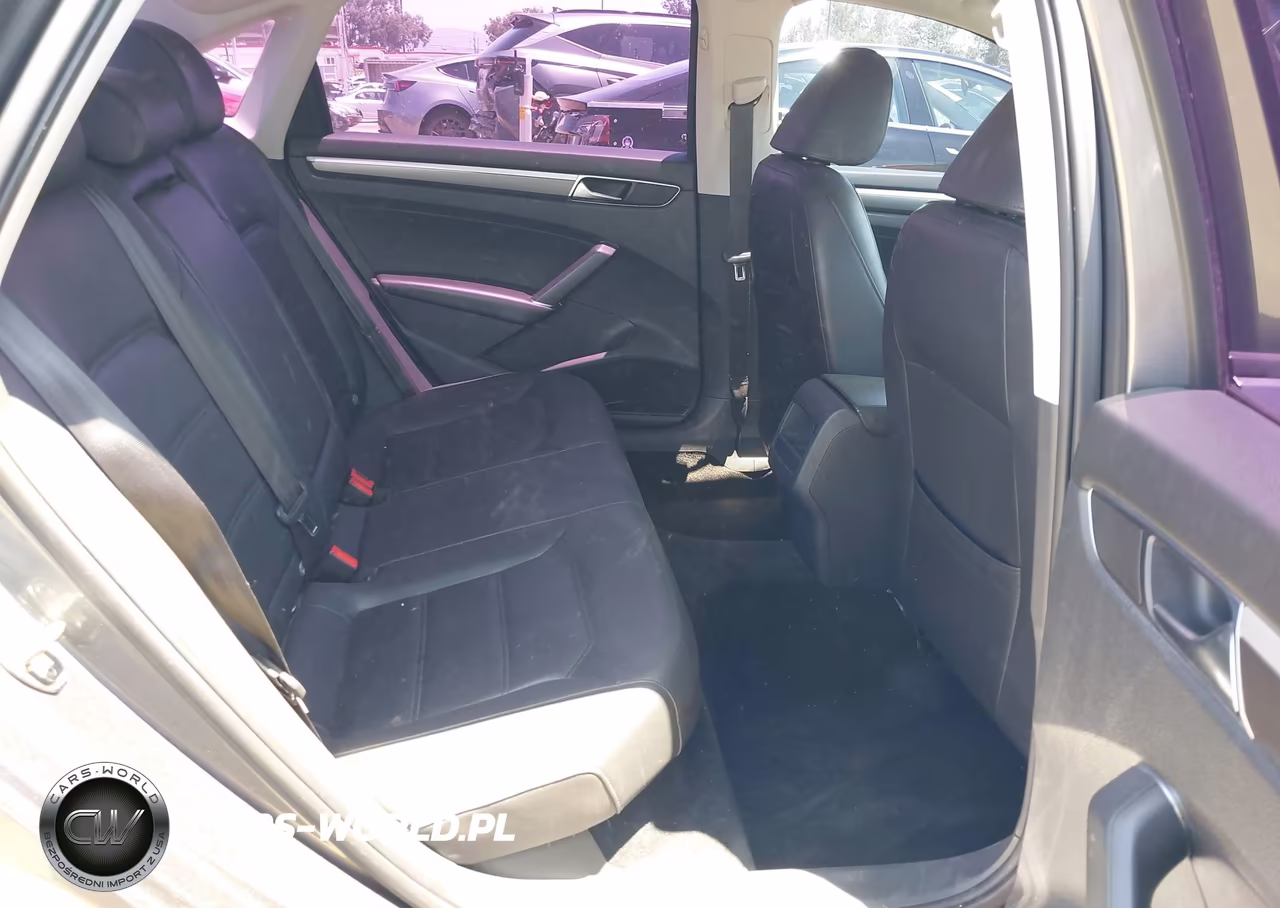 2018 Volkswagen Passat 2.0T R-Line-2.0T S VIN:1VWAA7A34JC010725 - 8