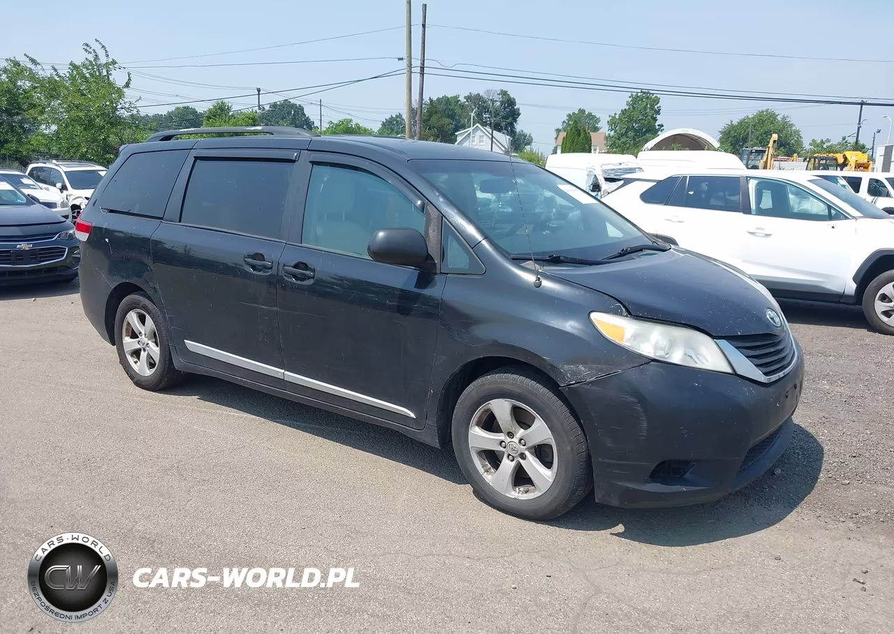 2011 Toyota Sienna Le V6 – zdjęcie 1 z 17