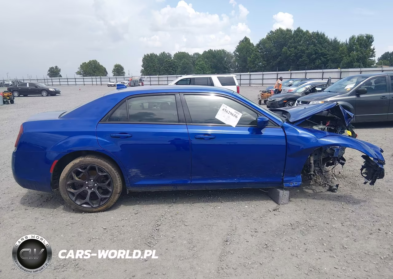 2019 Chrysler 300 300S VIN:2C3CCABG3KH559758 - 13