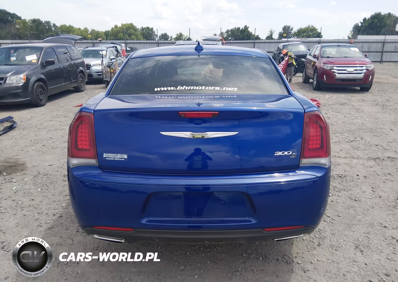 2019 Chrysler 300 300S VIN:2C3CCABG3KH559758 - 16