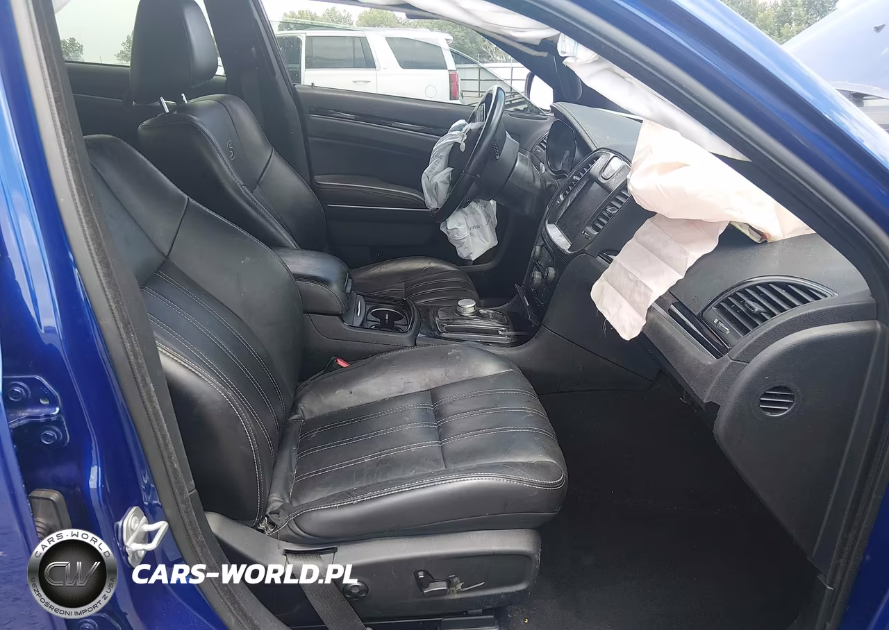 2019 Chrysler 300 300S VIN:2C3CCABG3KH559758 - 5