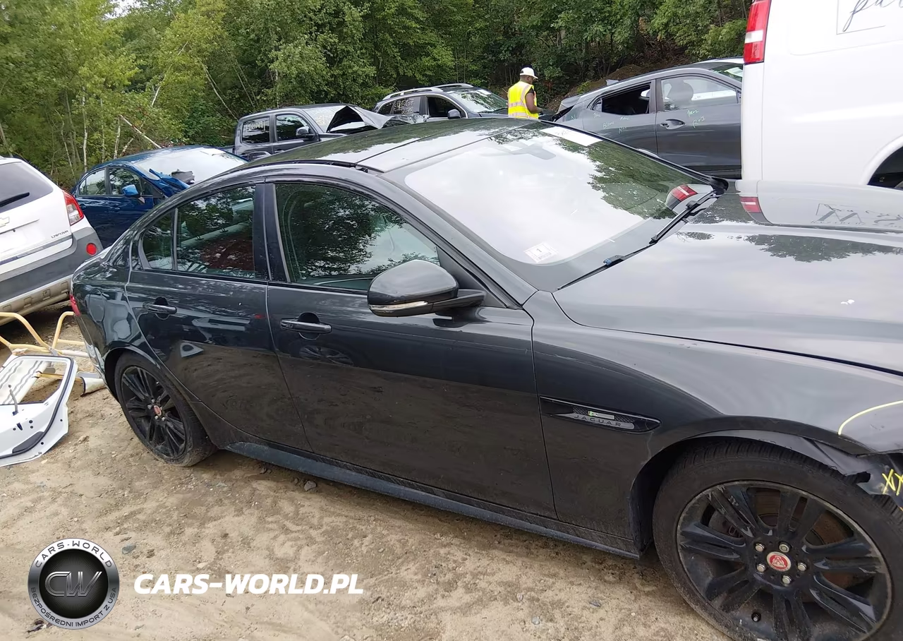 2018 Jaguar Xe 25T R-Sport VIN:SAJAL4FX4JCP19664 - 13