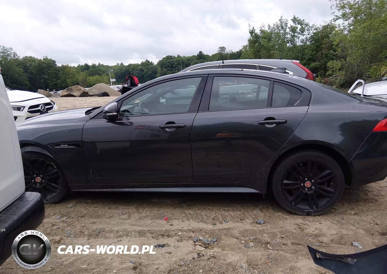 2018 Jaguar Xe 25T R-Sport VIN:SAJAL4FX4JCP19664 - 14