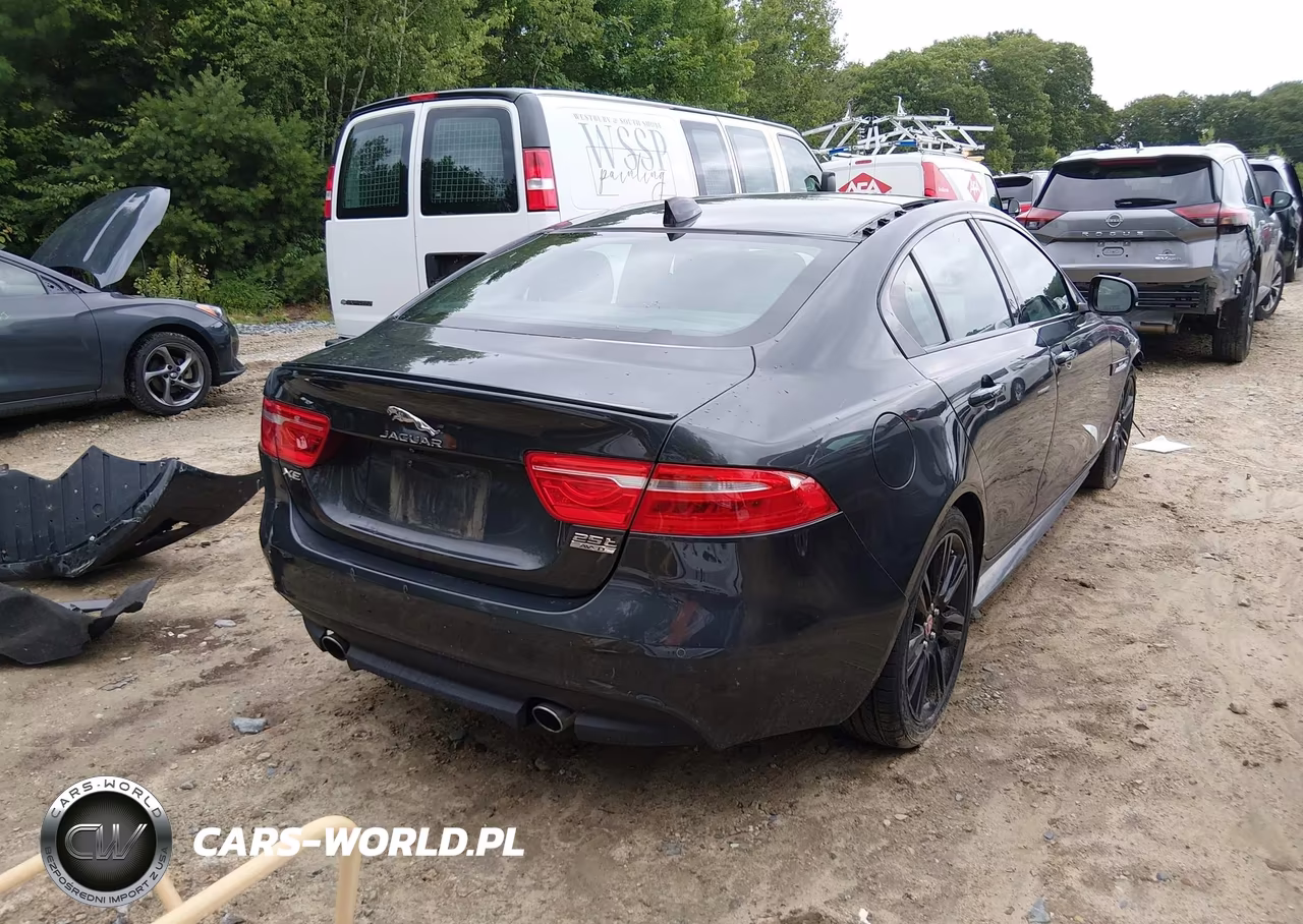 2018 Jaguar Xe 25T R-Sport VIN:SAJAL4FX4JCP19664 - 4