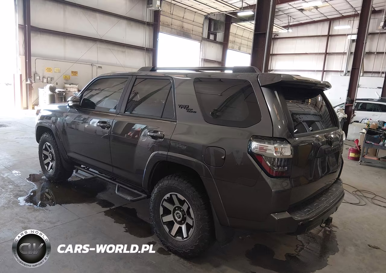 2018 Toyota 4Runner Trd Off Road Premium VIN:JTEBU5JR9J5536341 - 3