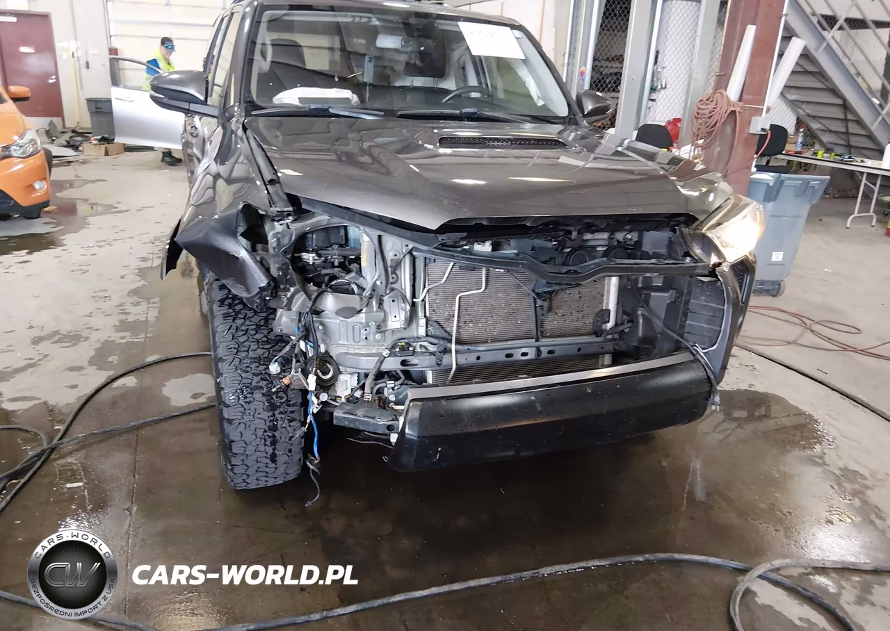 2018 Toyota 4Runner Trd Off Road Premium VIN:JTEBU5JR9J5536341 - 6