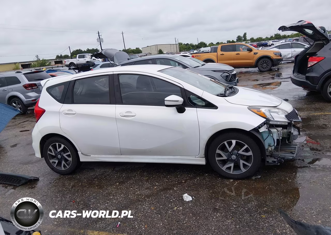 2015 Nissan Versa Note Sr VIN:3N1CE2CP2FL388219 - 14