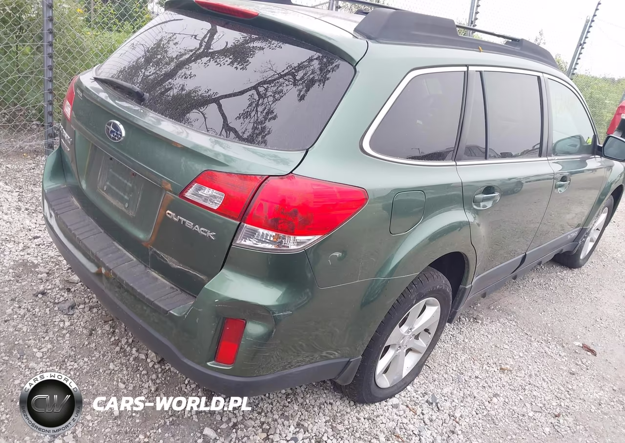 2013 Subaru Outback 2.5I Premium VIN:4S4BRCCC4D3288532 - 4